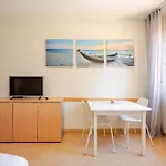 Perfect Location, Beach 50 M Away And Pool