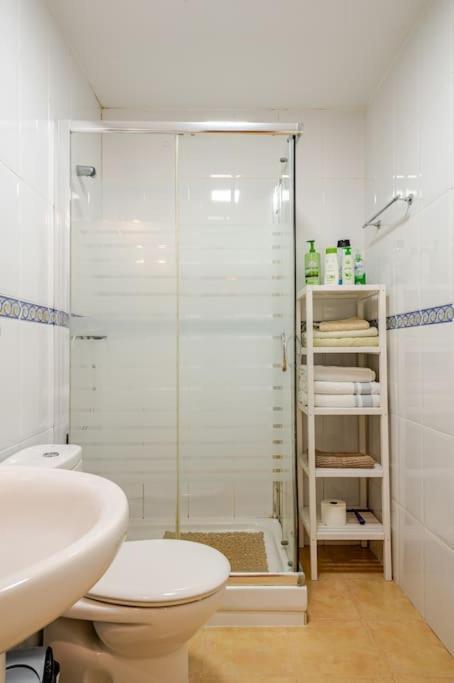 Perfect Location, 50 M Away And Pool