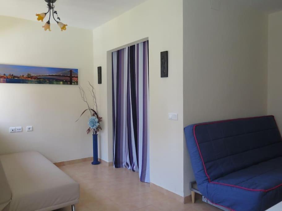 Perfect Location, 50 M Away And Pool