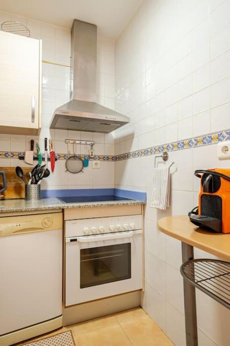 Perfect Location, 50 M Away And Pool Apartment Benalmadena